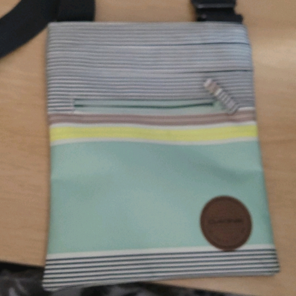 Dakine mini crossbody bag